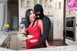 Chú lao công ngắm khe lồn em thư ký