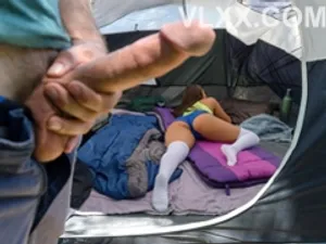 Em gái nghiệp dư dễ thương bị một con cặc to đụ từ phía sau trong góc nhìn thứ nhất