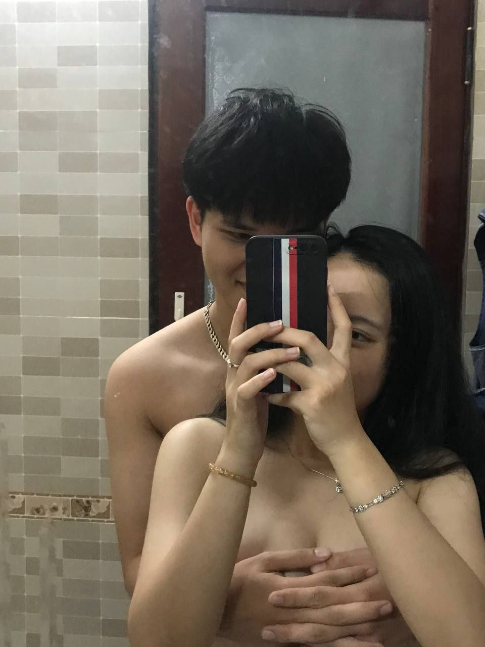 Sadie Quinn và người bạn thân nhất của cô là Jaxxx đã bị bắn hai phát trong một trò chơi đổi vợ